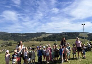 Wycieczki starszaków w poszukiwaniu jesieni :)