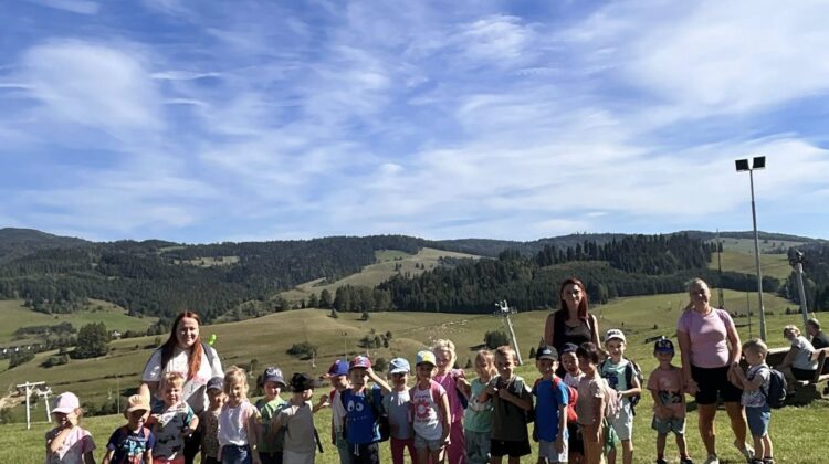 Wycieczki starszaków w poszukiwaniu jesieni :)